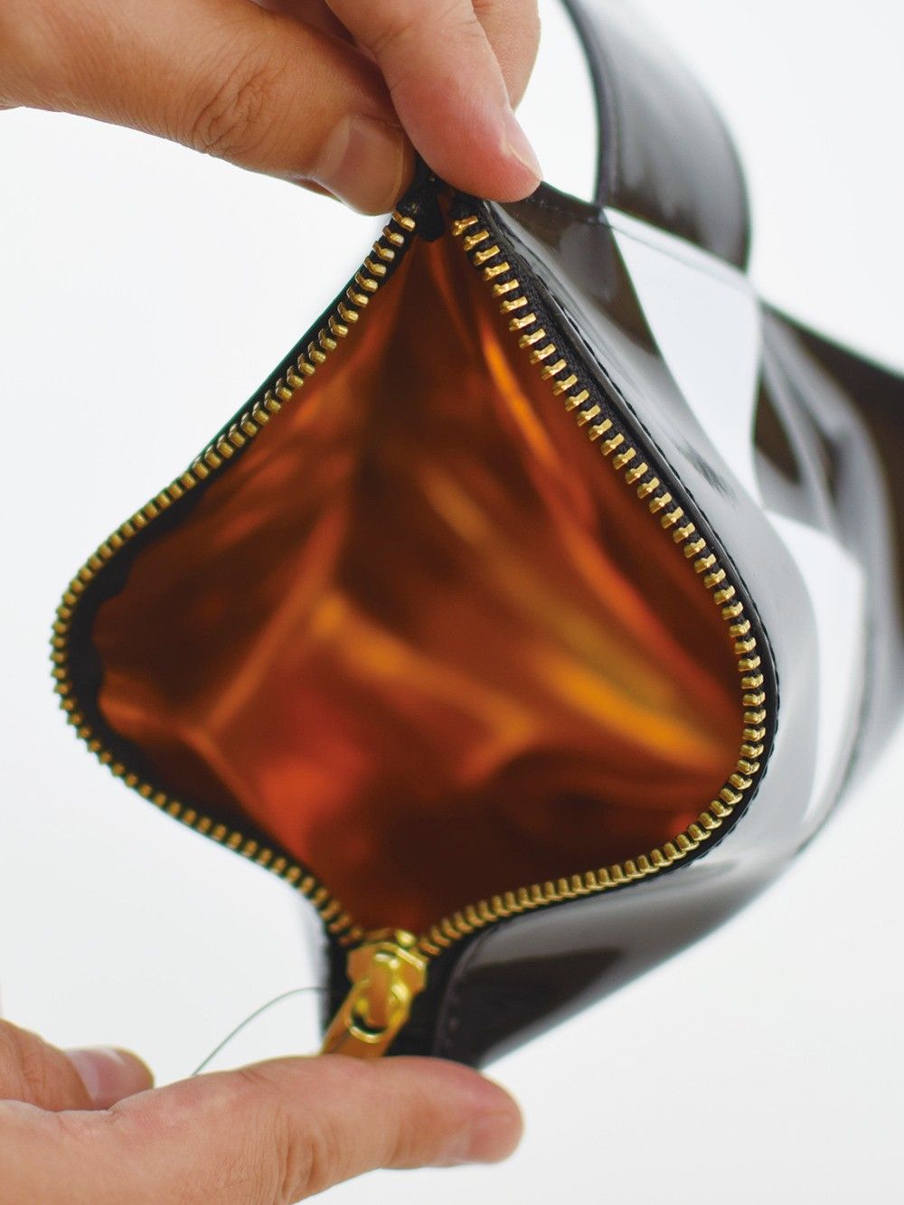 MU PYRAMID CLUTCH BAG