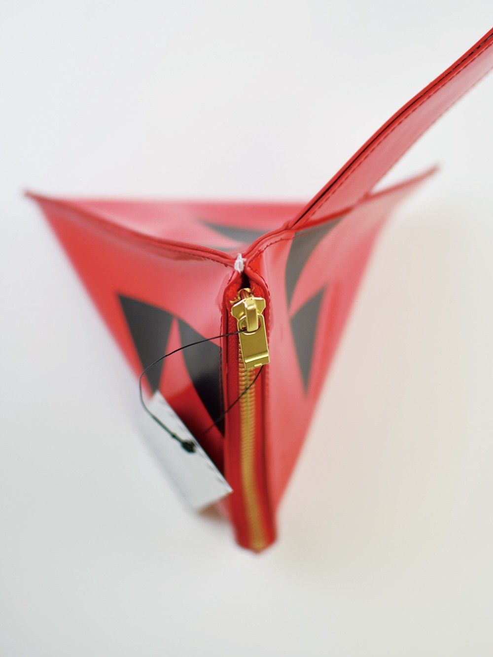 MU PYRAMID CLUTCH-BAG