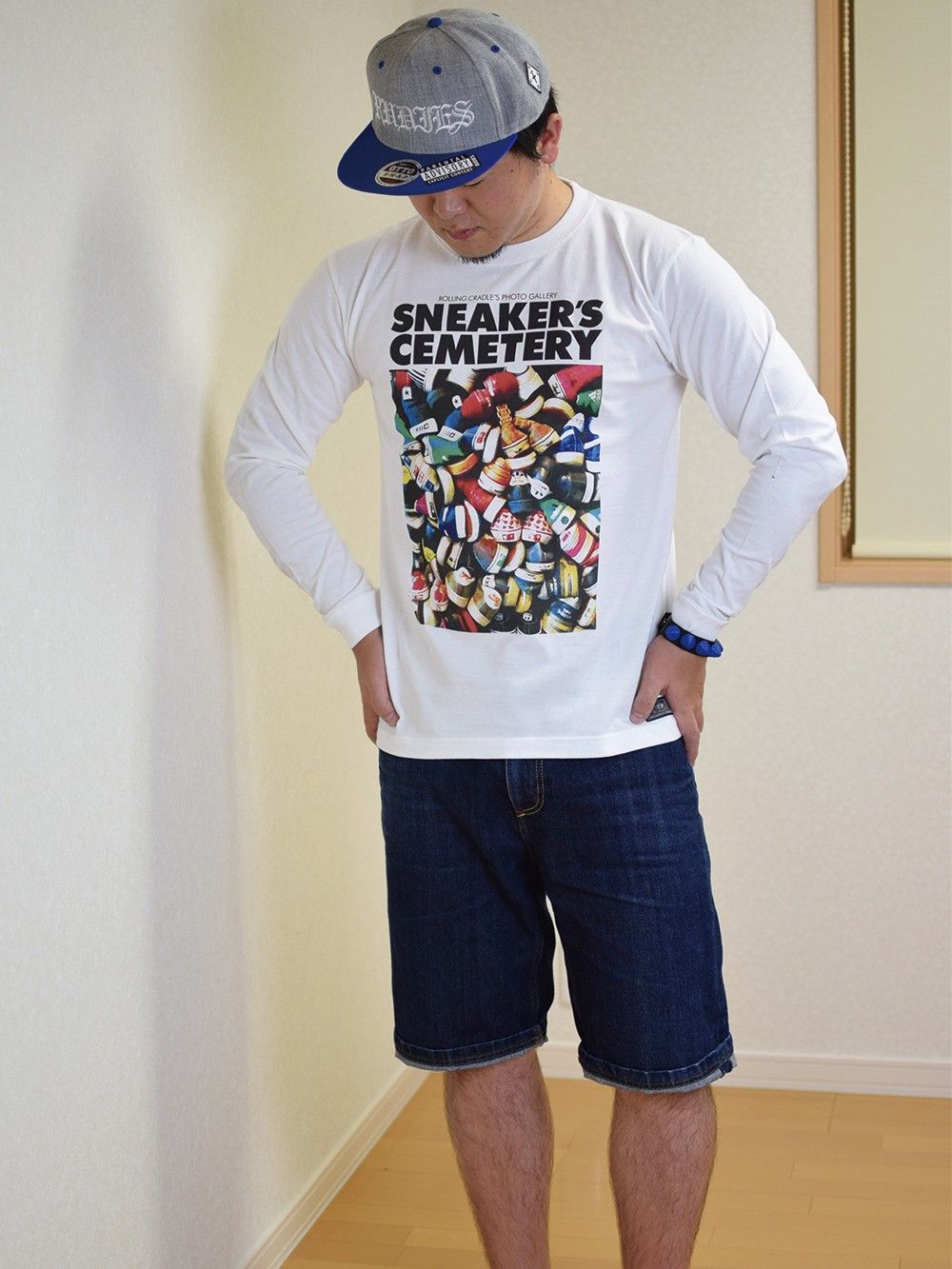 SNEAKER'S CEMETERY LONG T-SHIRT