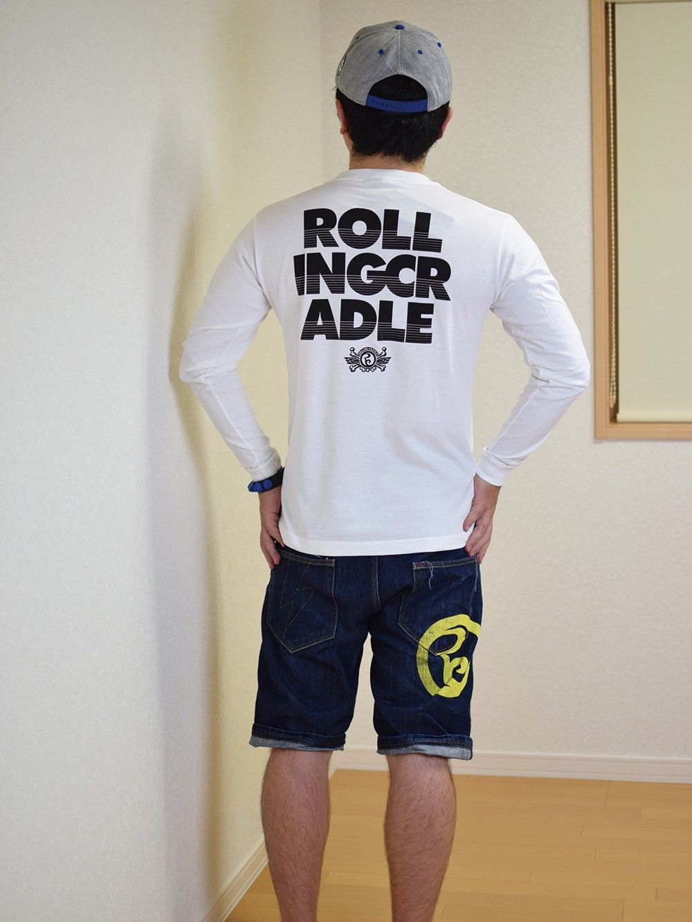 SNEAKER'S CEMETERY LONG T-SHIRT