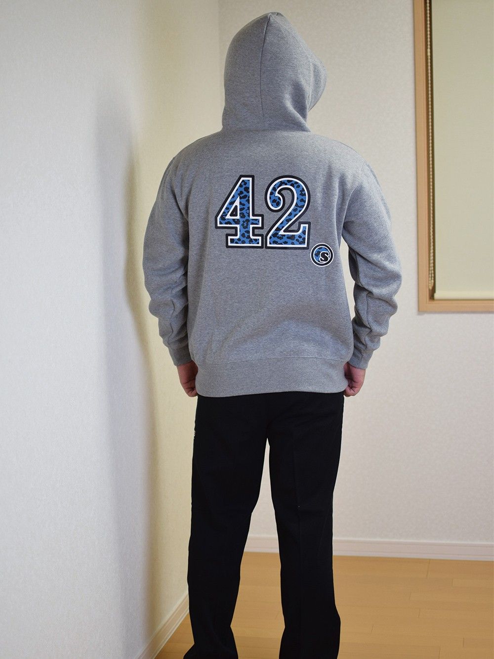 No.42 HOODY
