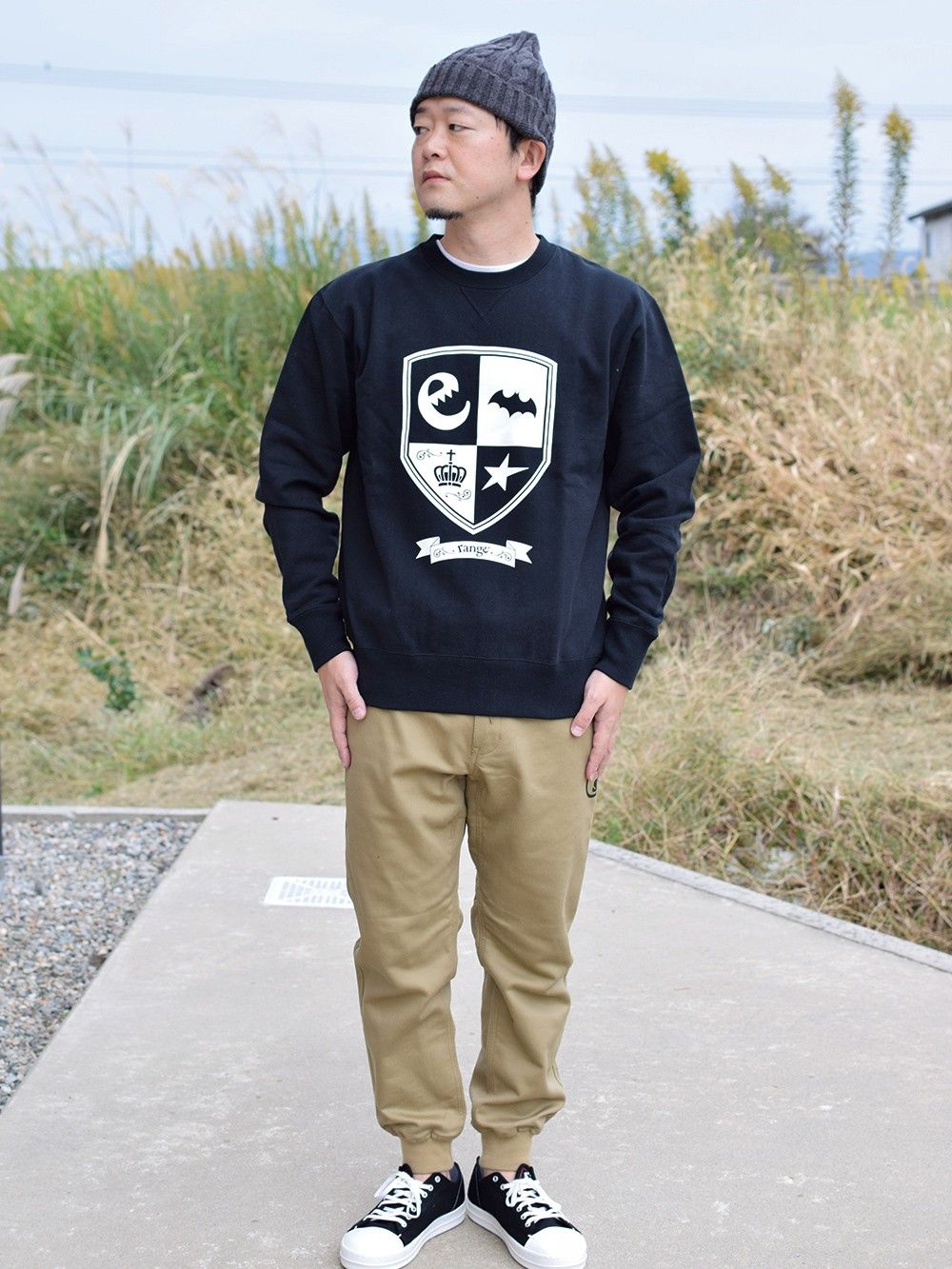 emblem print crew neck