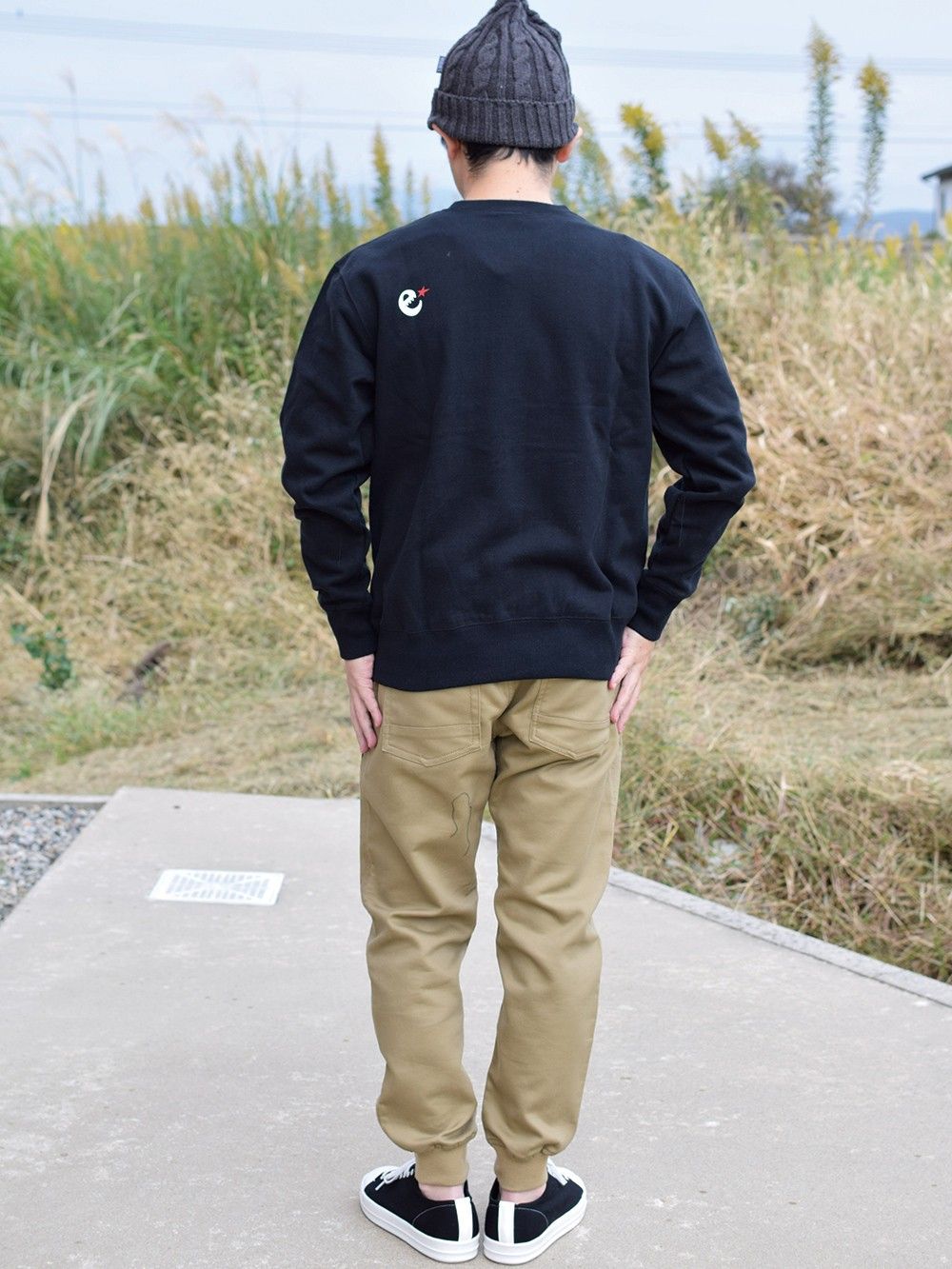 emblem print crew neck