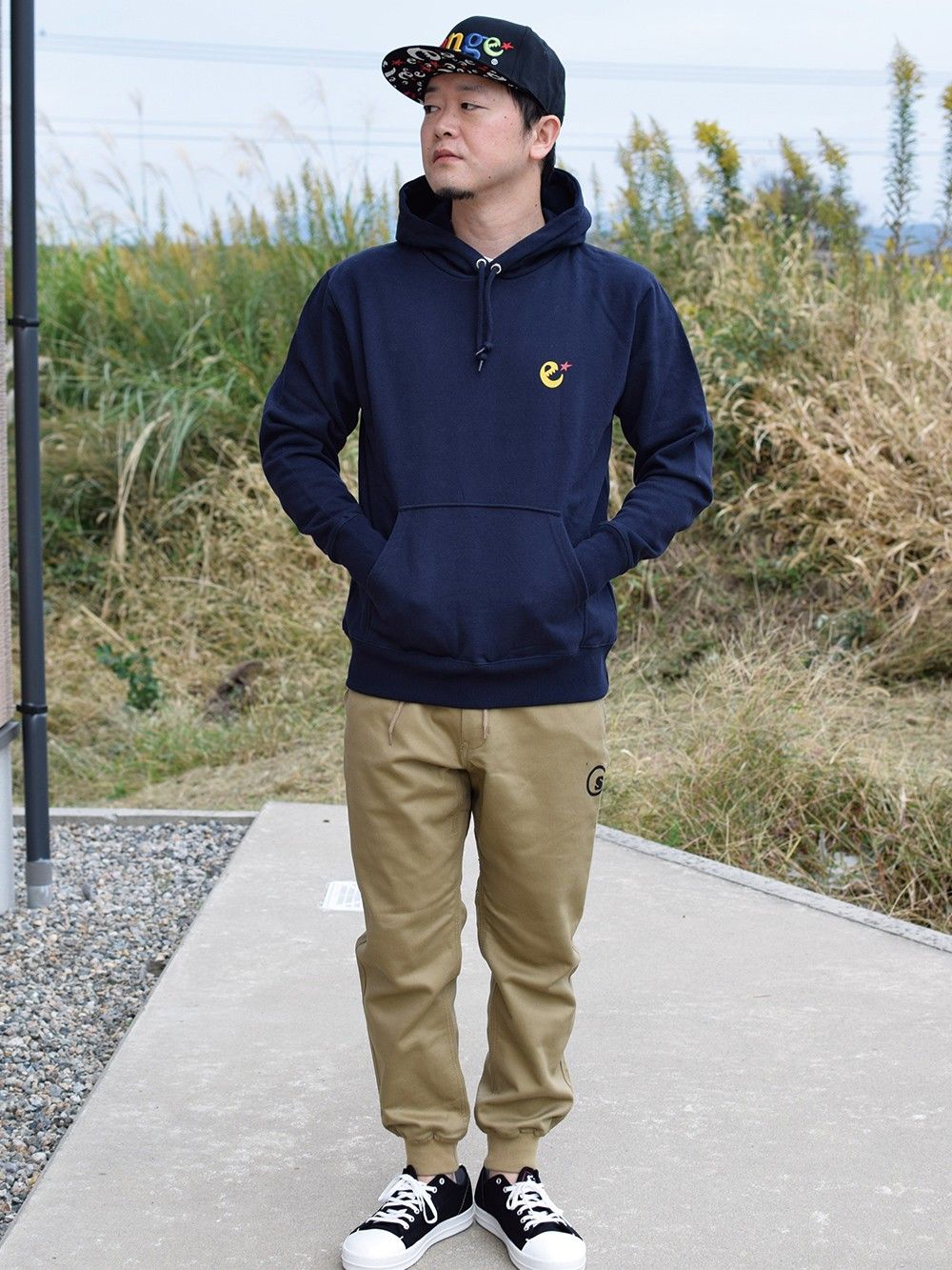 emblem print pull over hoody