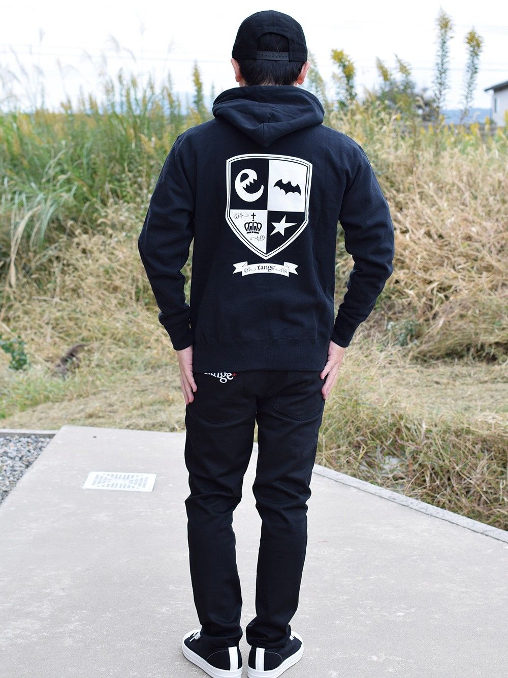 emblem print pull over hoody