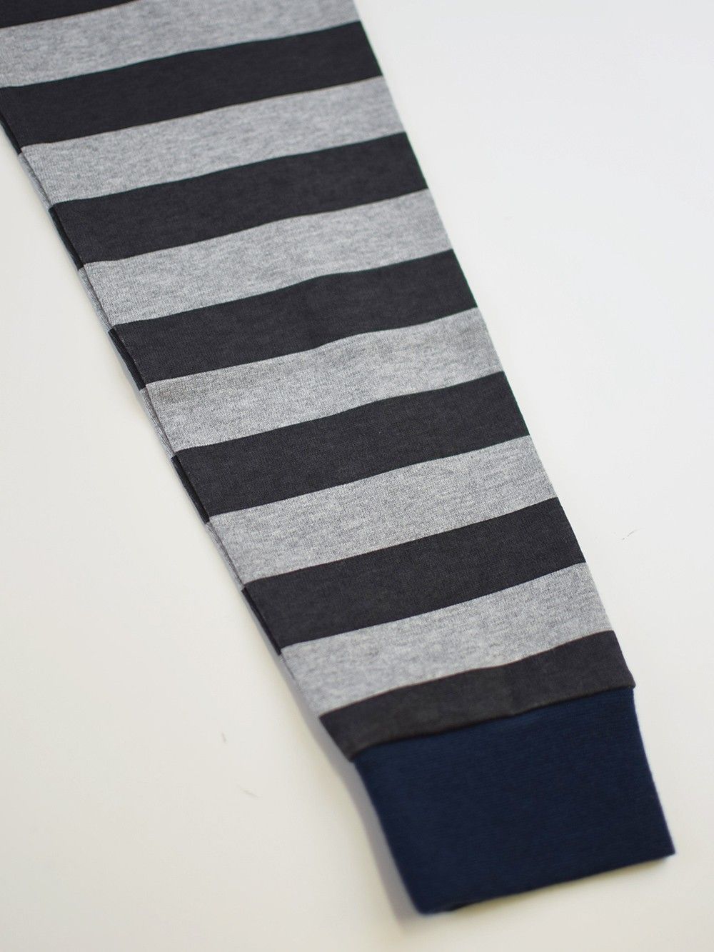 FAT BORDER SLIM CUT
