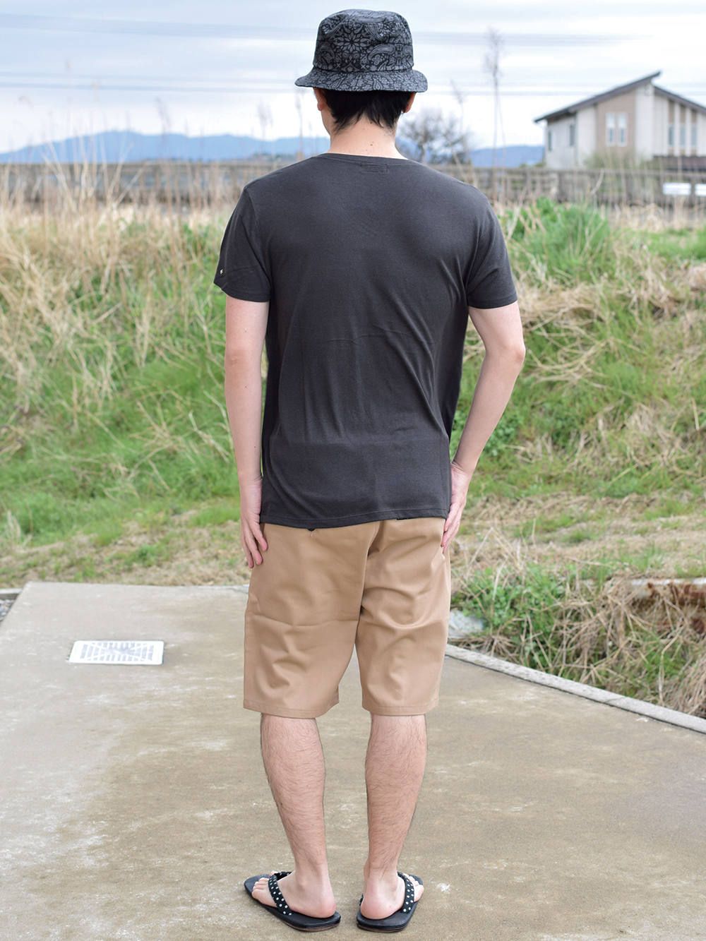 STAR STUDS VNECK S/S