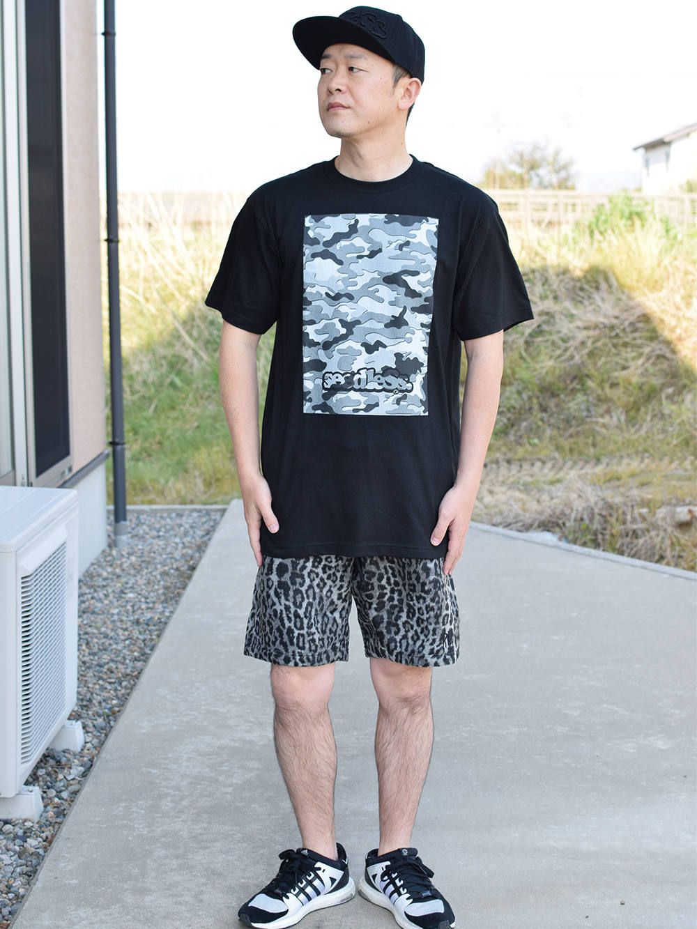 gray camo wall s/s tee