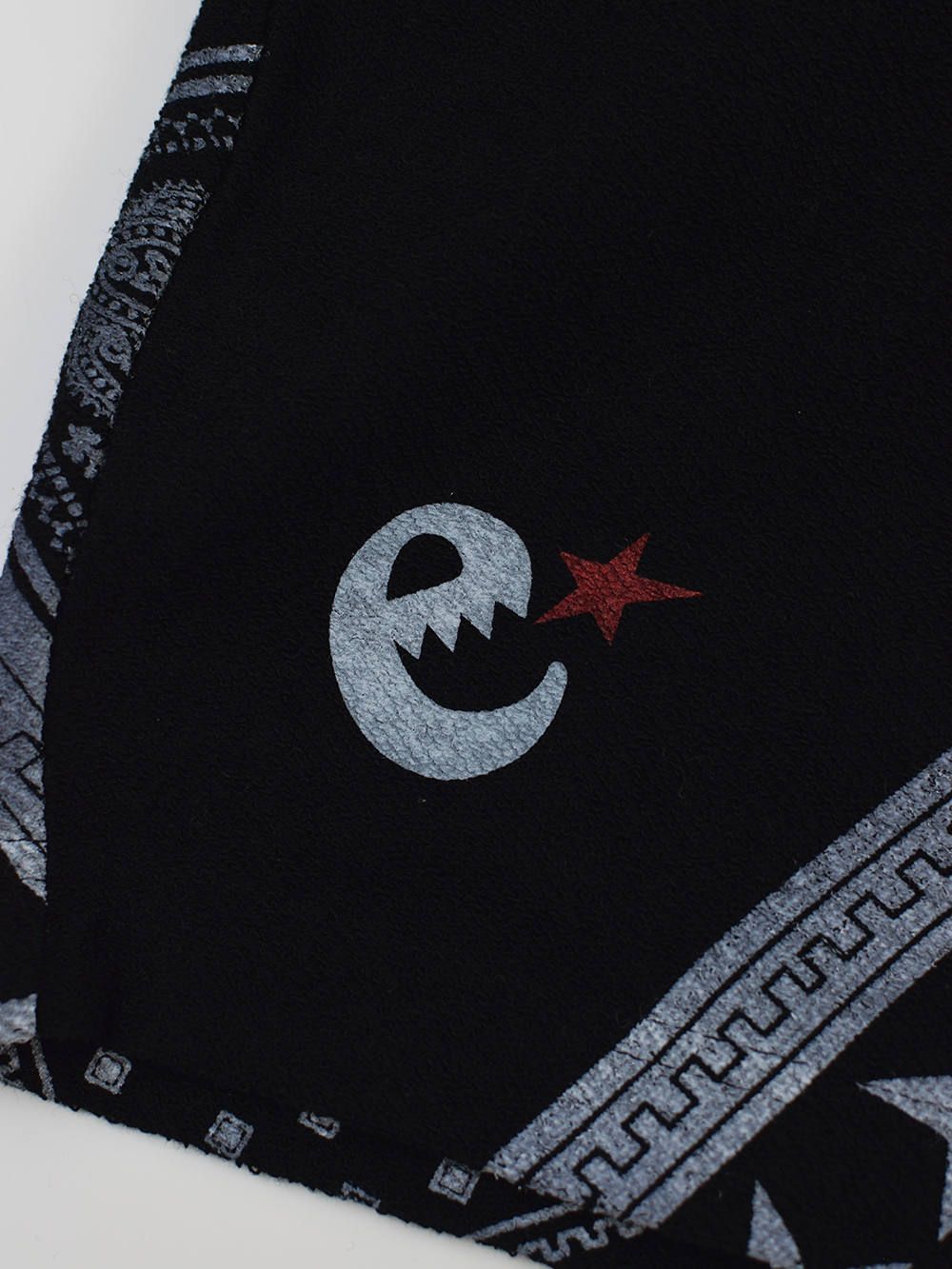pile bandanna print shorts