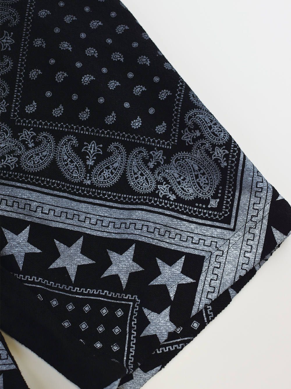 pile bandanna print shorts