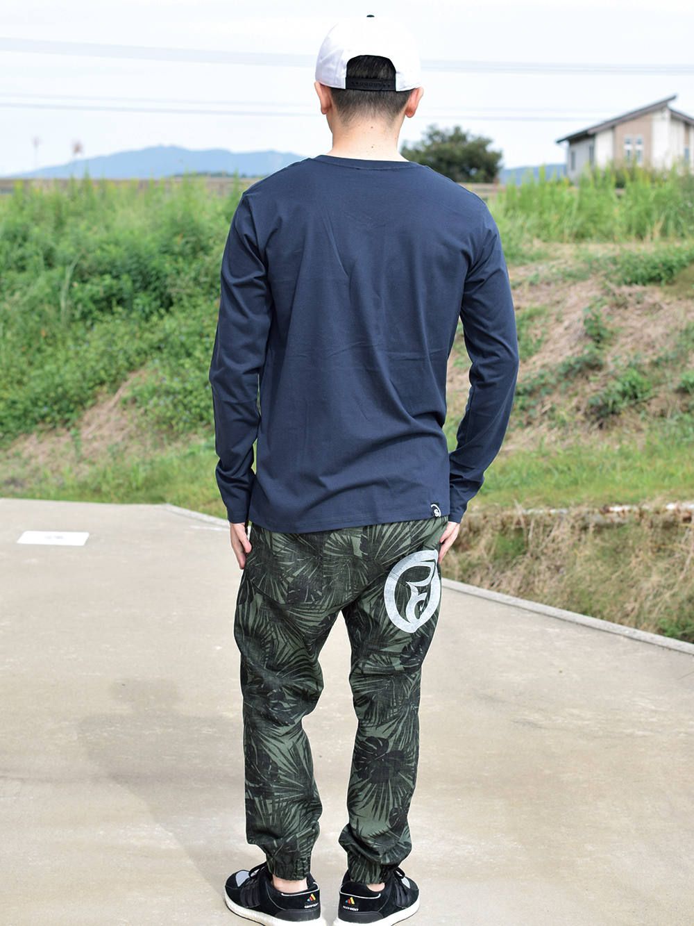 sd V-neck LS tee