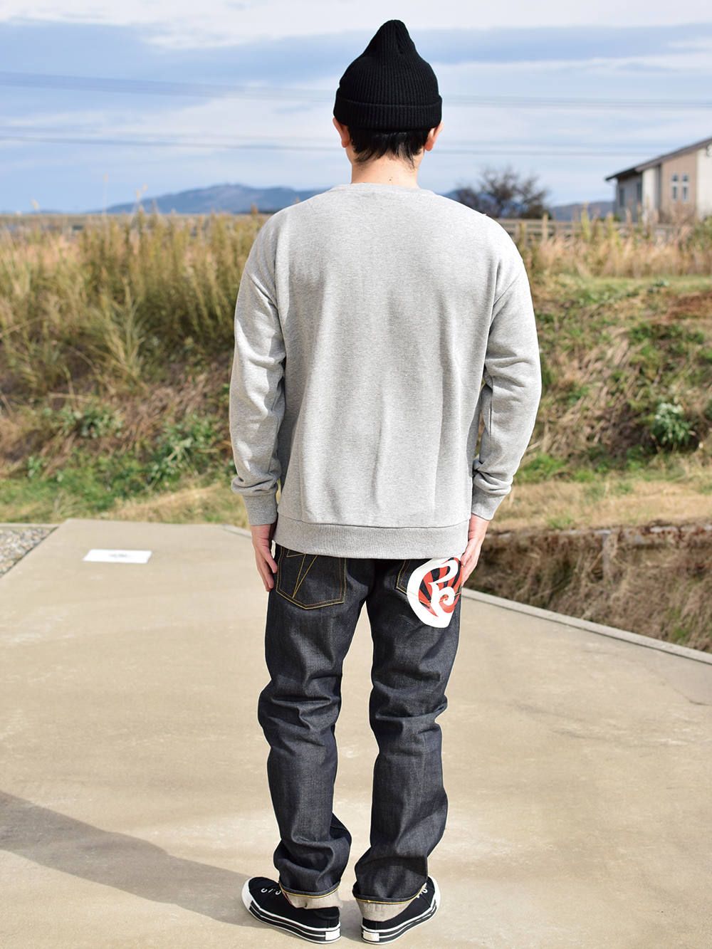 FLAME Chenille emb. CREW SWEAT