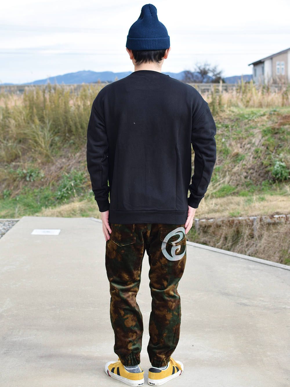 FLAME Chenille emb. CREW SWEAT