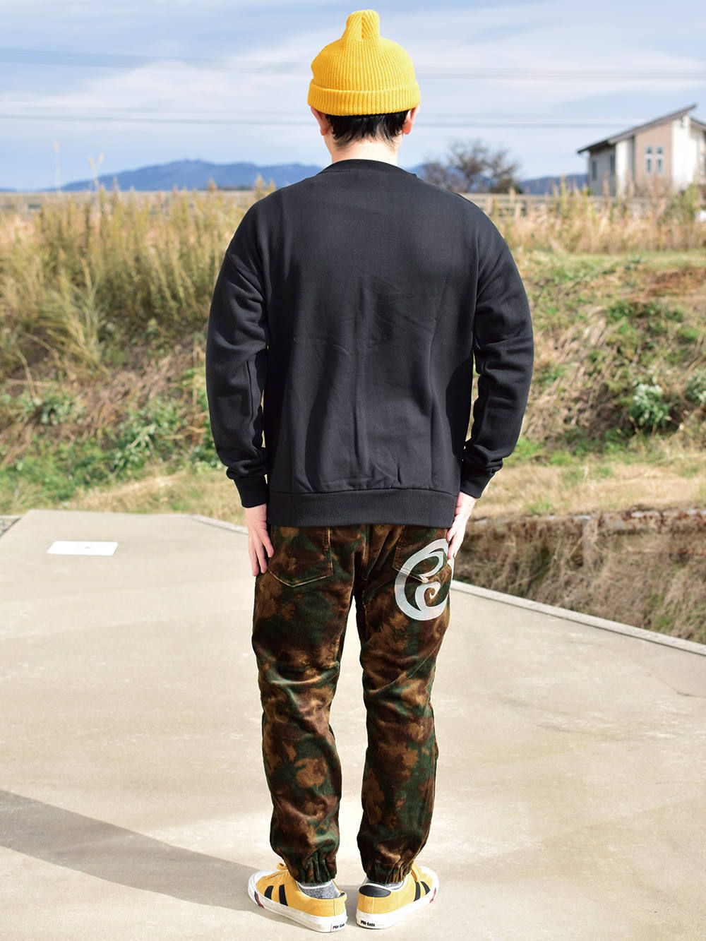 MAG Chenille emb. CREW SWEAT