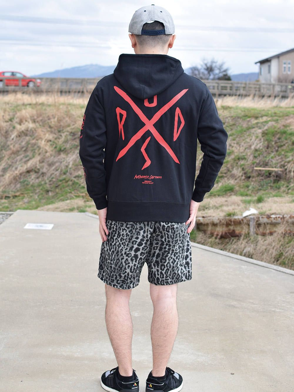 CONFUSE ZIPHOOD-SWEAT