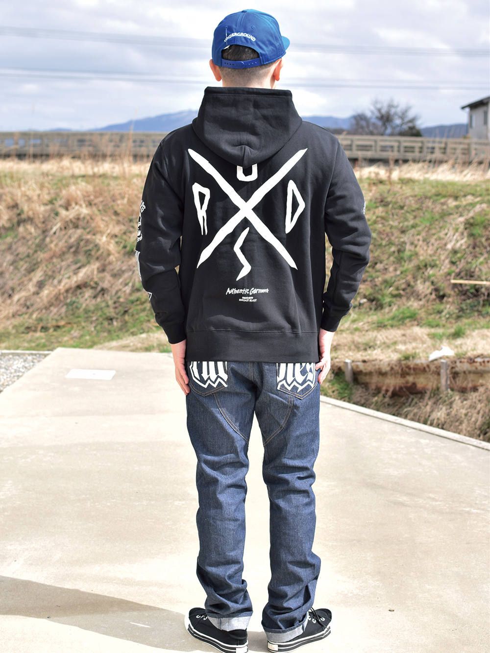 CONFUSE ZIPHOOD-SWEAT