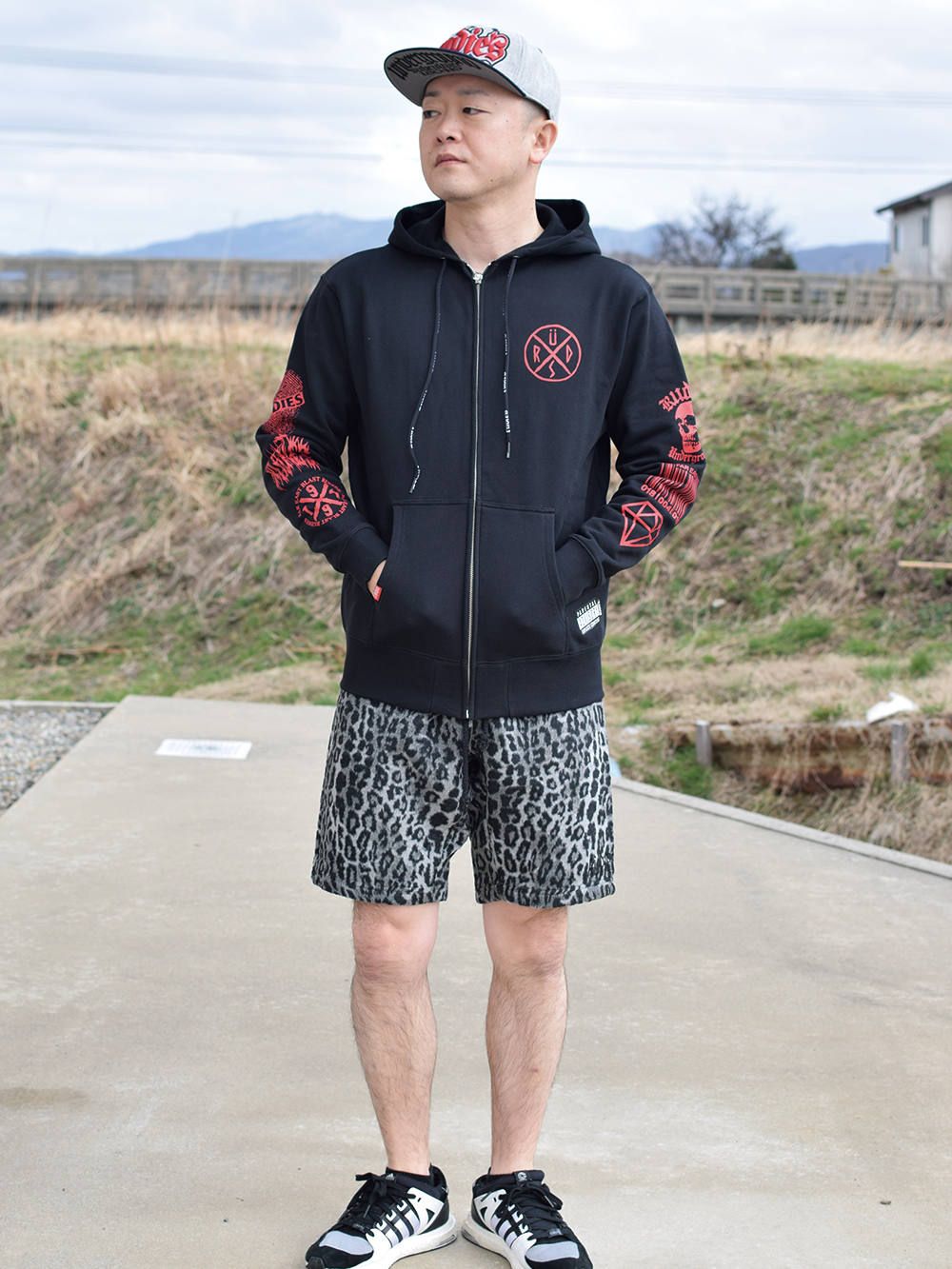 CONFUSE ZIPHOOD-SWEAT