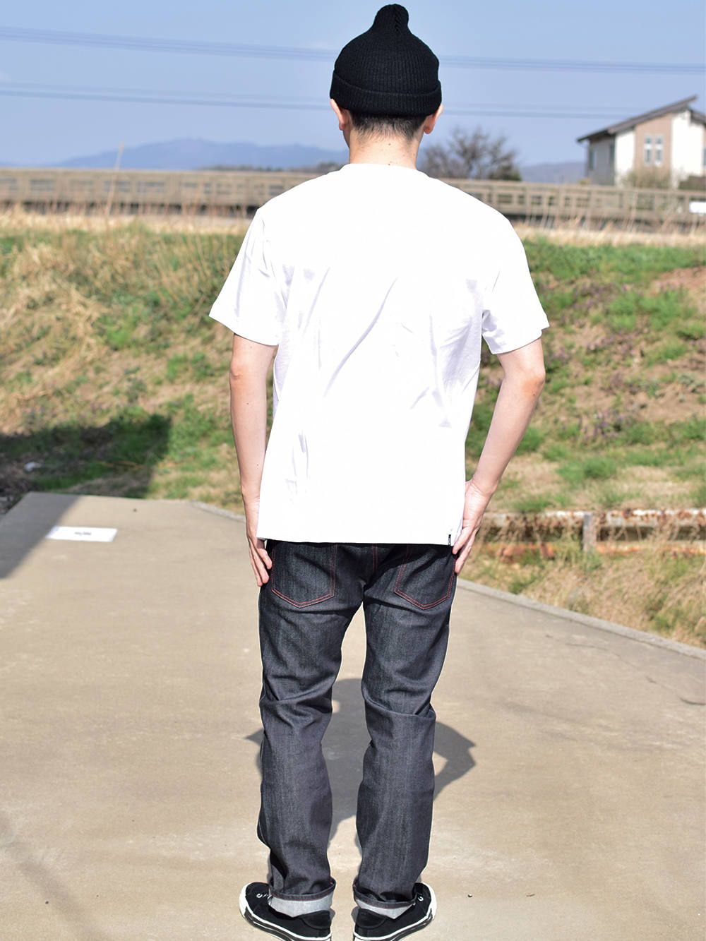 shadow man coming back white LOGO s/s T