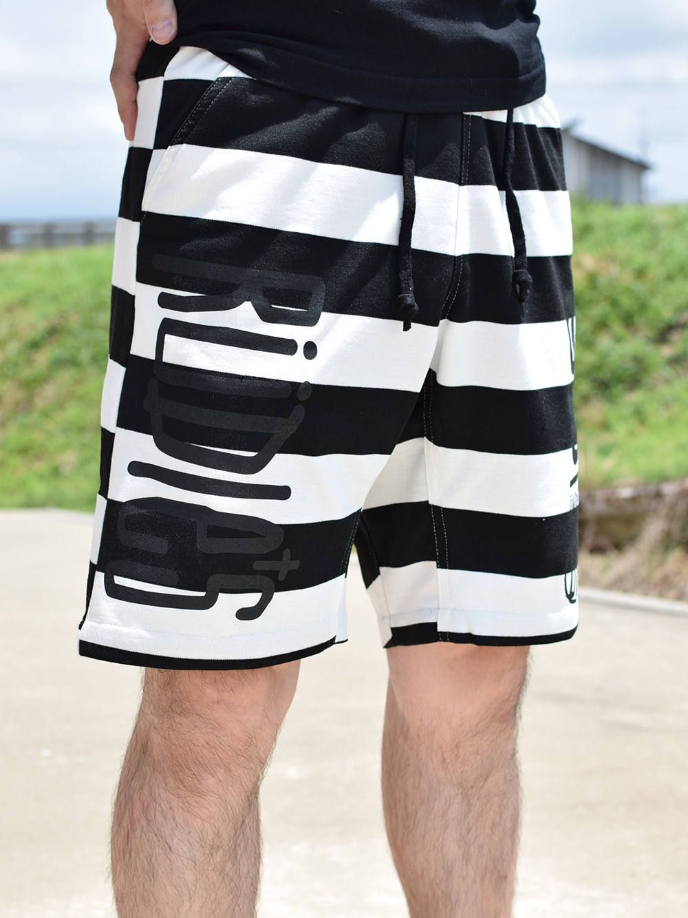 DRAWING BORDER-SHORTS