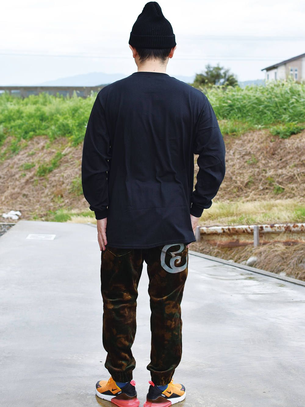 BLACK LIGHT L/S