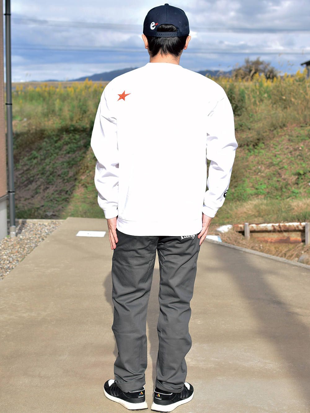 rg EMB crew sweat