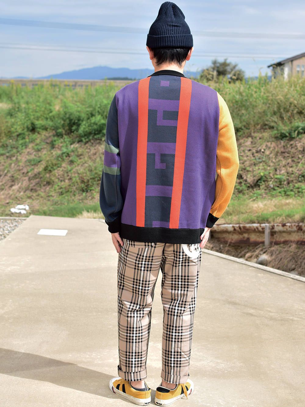 VERTICAL LINE-SWEATER