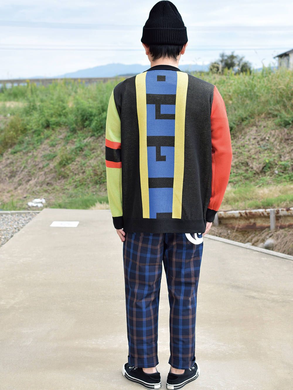 VERTICAL LINE-SWEATER