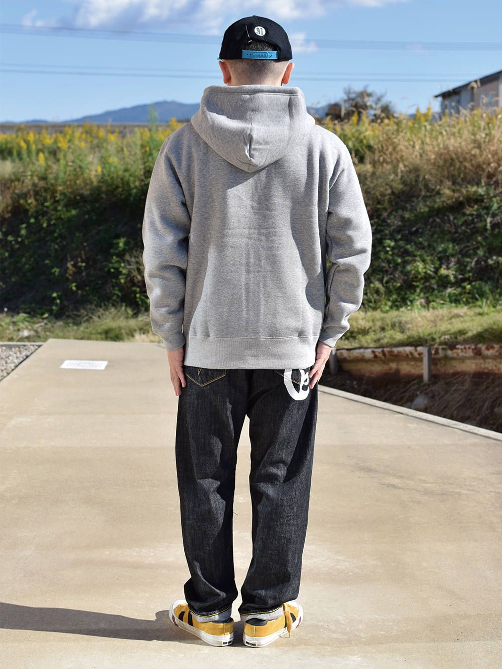 HOMETOWN ZIP HOOD-SWEAT