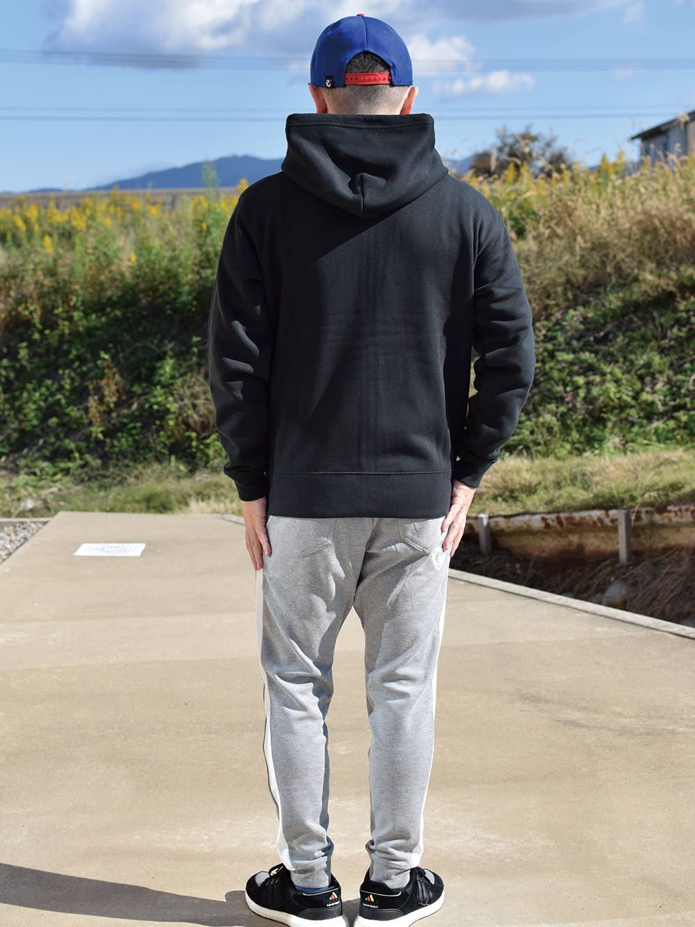 HOMETOWN ZIP HOOD-SWEAT