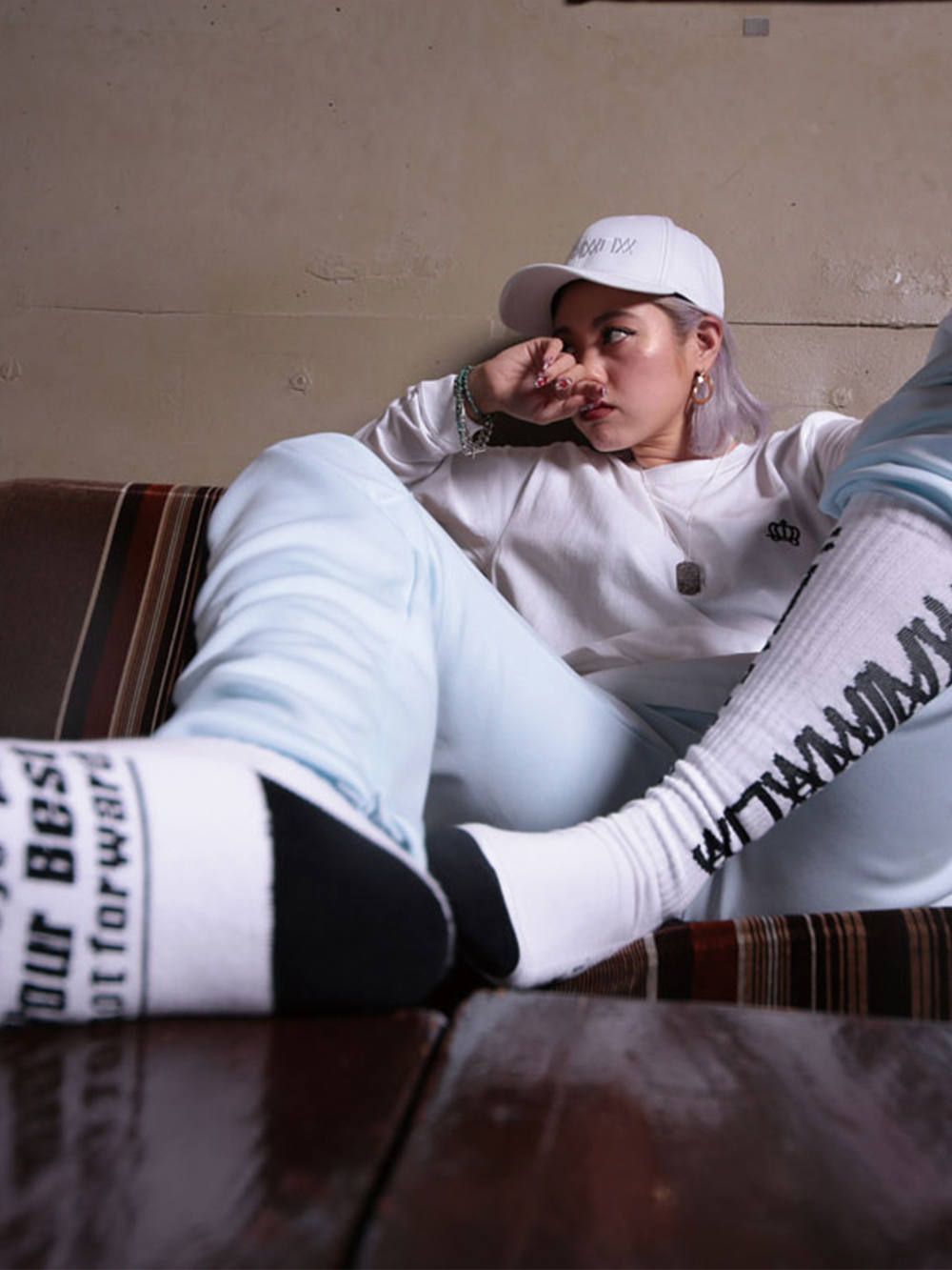 KNEE-HIGHS : LOGO