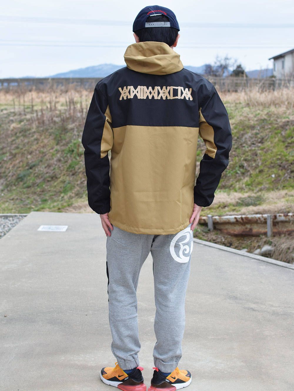 PARKA SHELL : LOGO