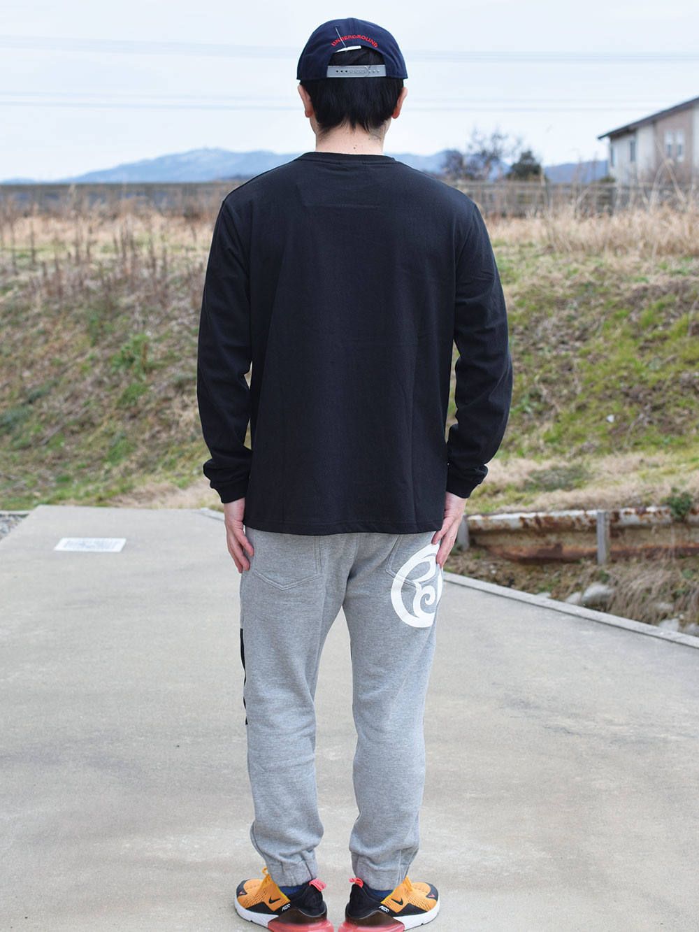 HOMETOWN POCKET L/S T-SHIRT