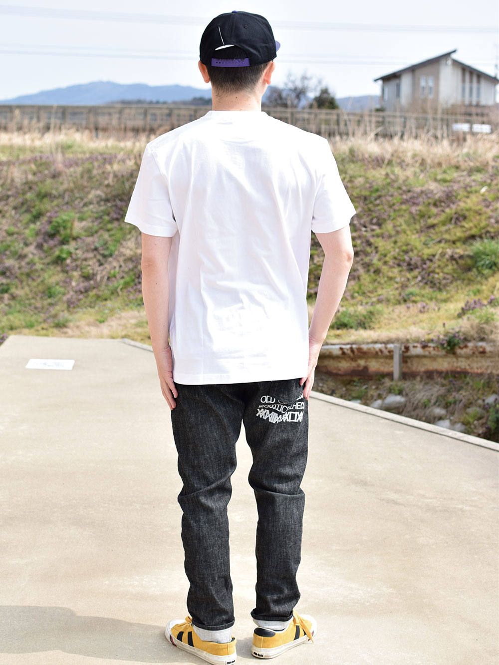 Oval MAG TEE