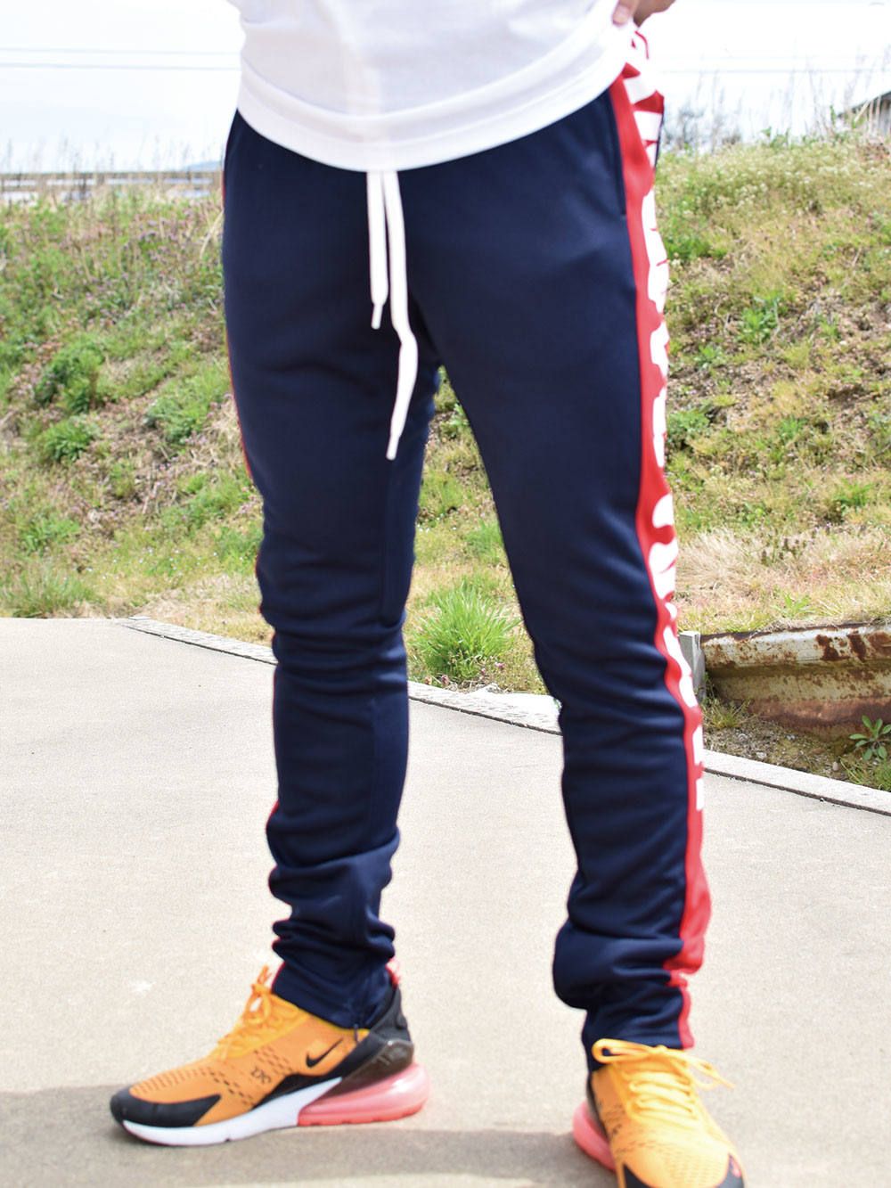 JOGGING PANTS : MISFIT