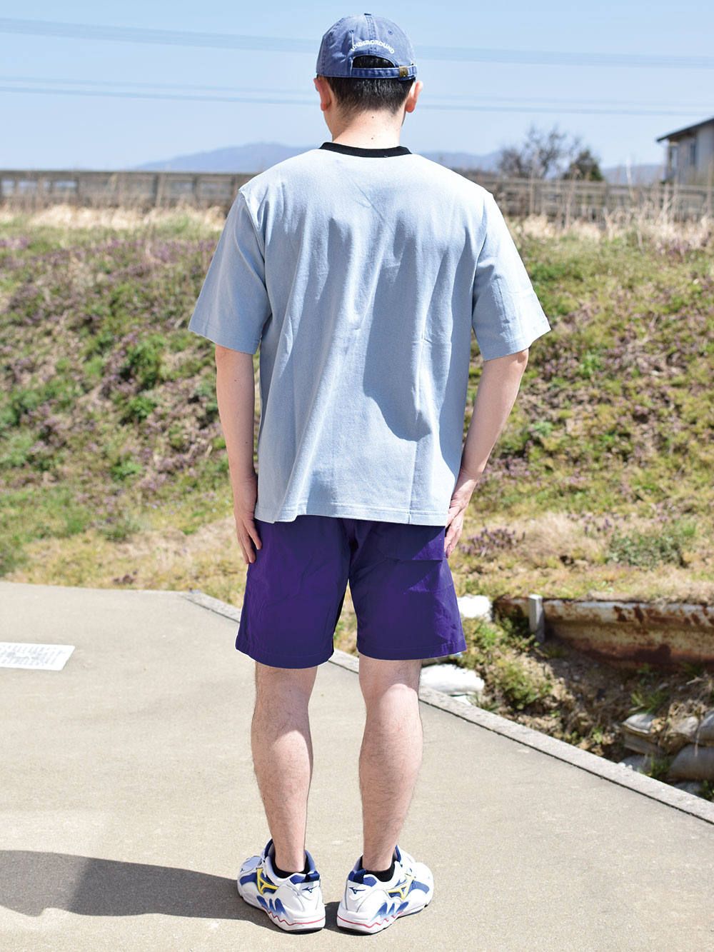 PHAT VNECK CUT-SEW
