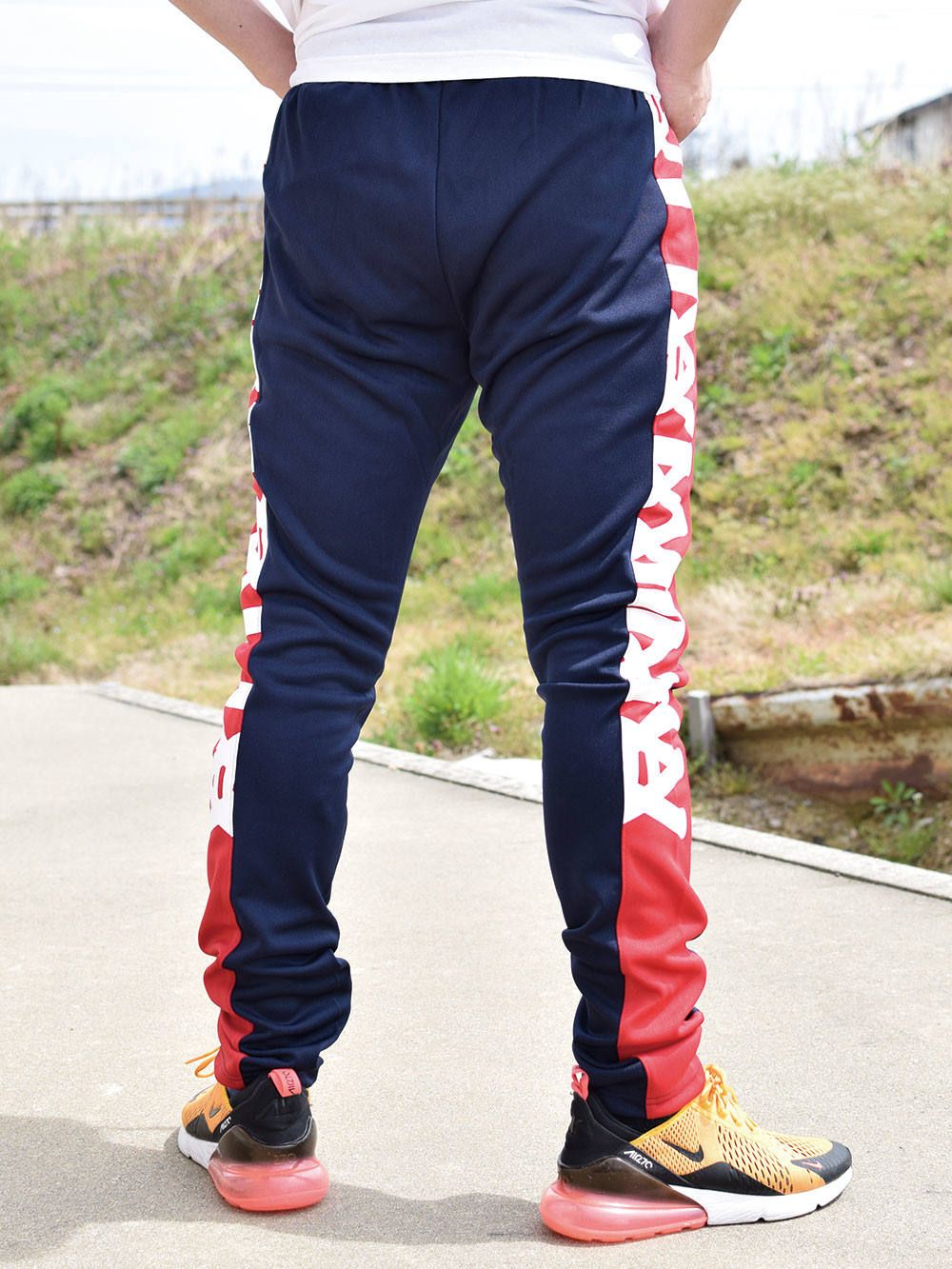 JOGGING PANTS : MISFIT