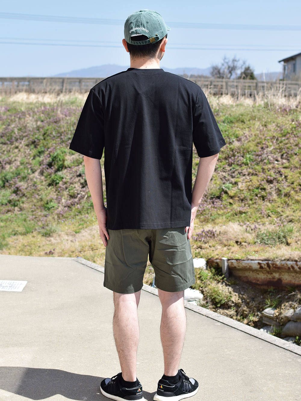 PHAT VNECK CUT-SEW