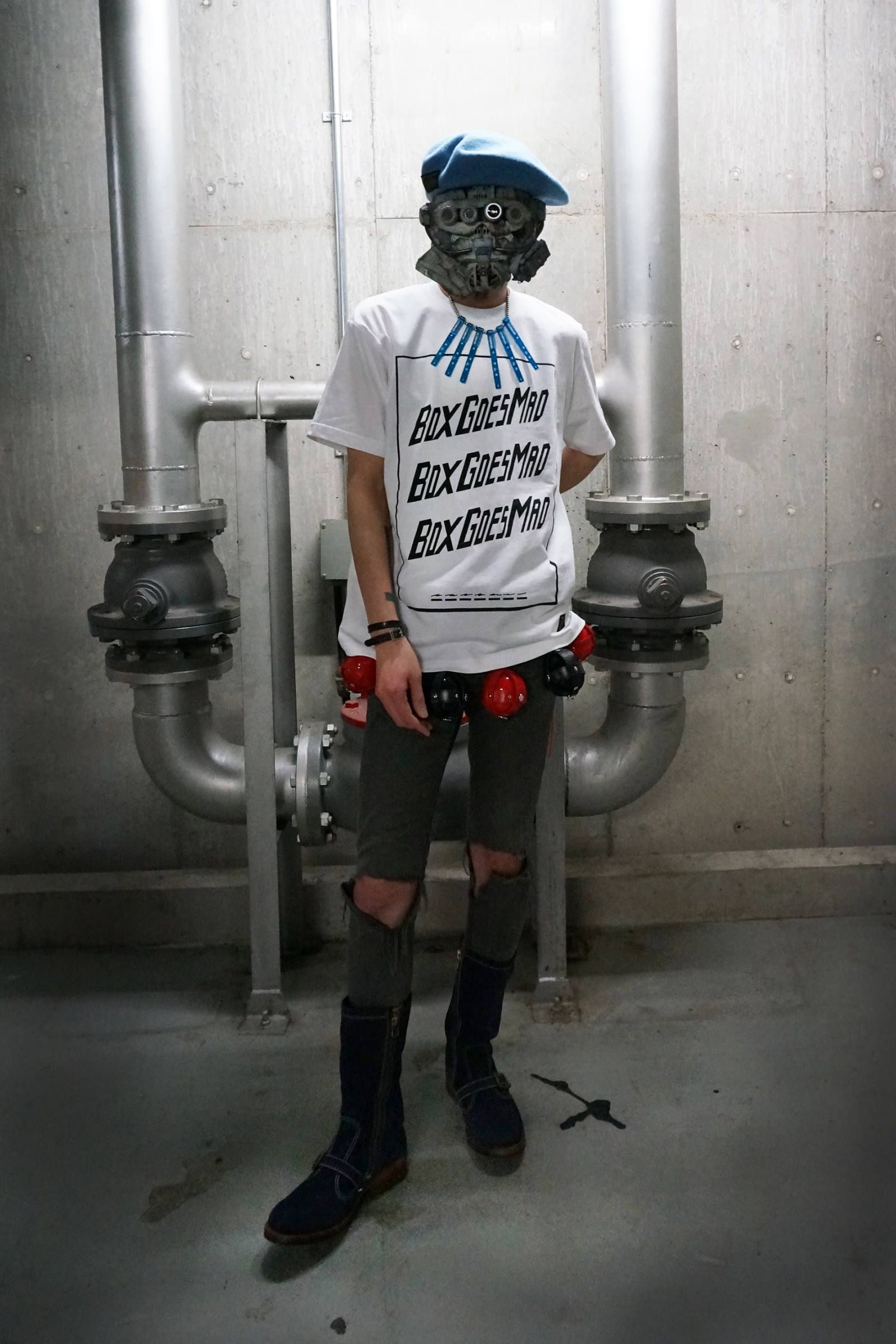 BOX GOES MAD-TEE
