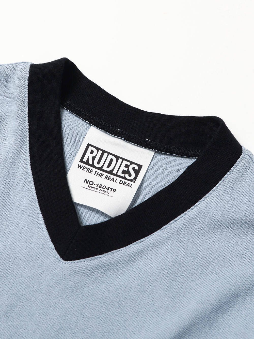 PHAT VNECK CUT-SEW