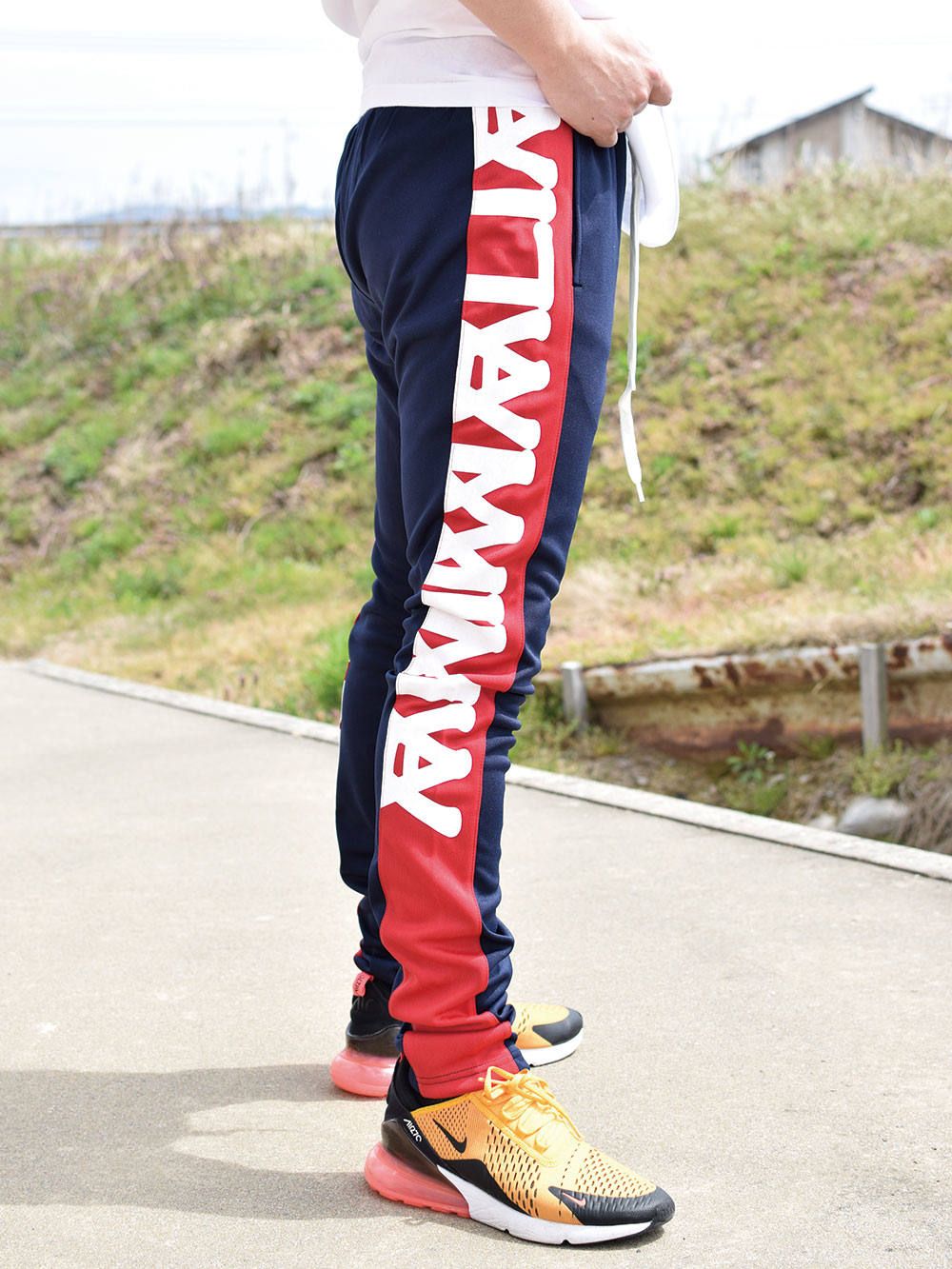JOGGING PANTS : MISFIT