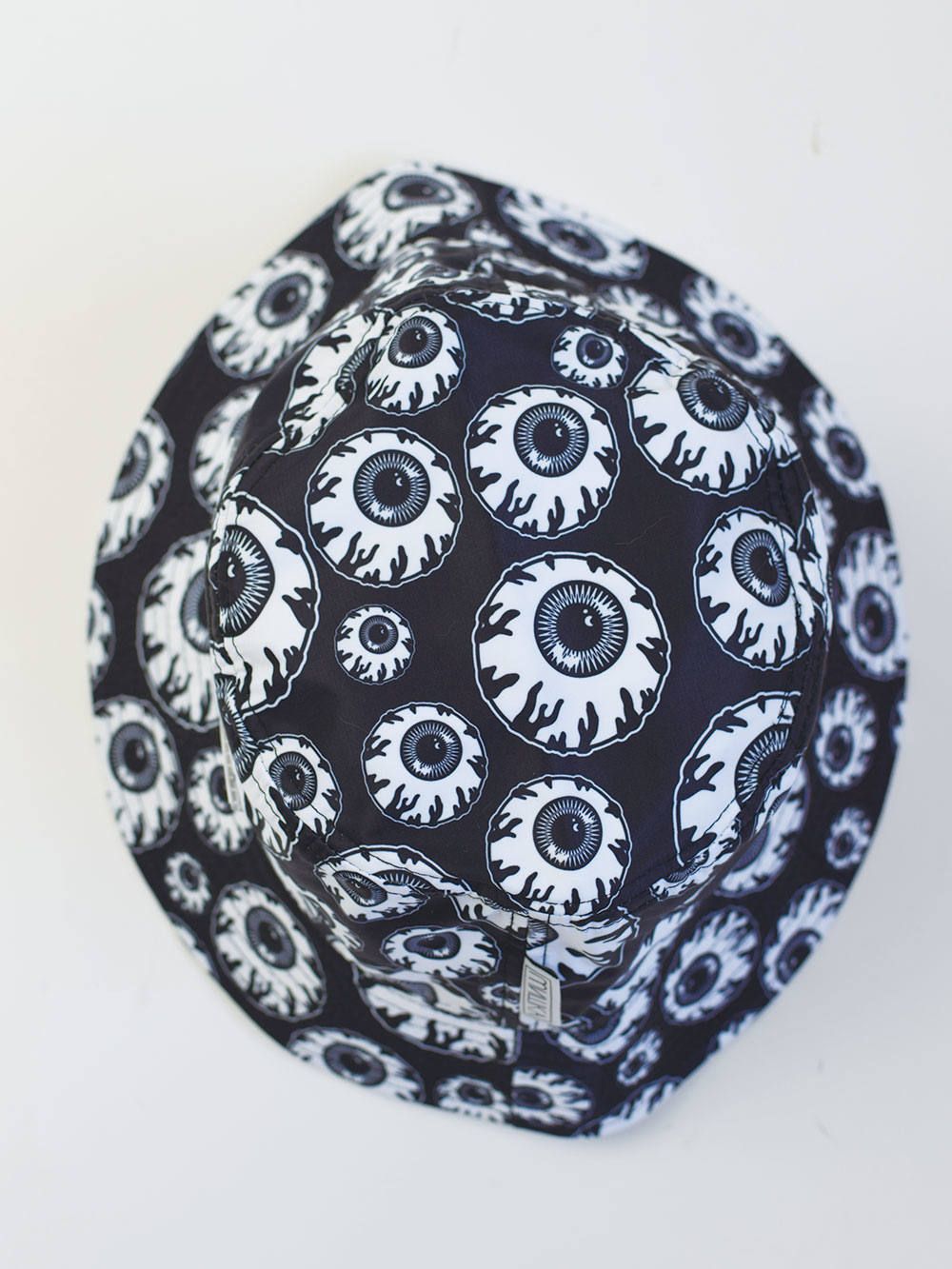 KEEP WATCH ALLOVER BUCKET-HAT