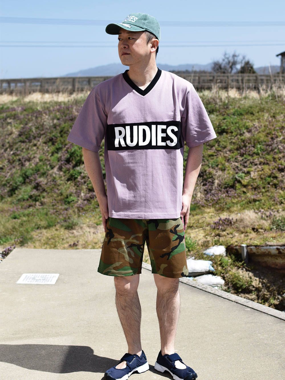 PHAT VNECK CUT-SEW