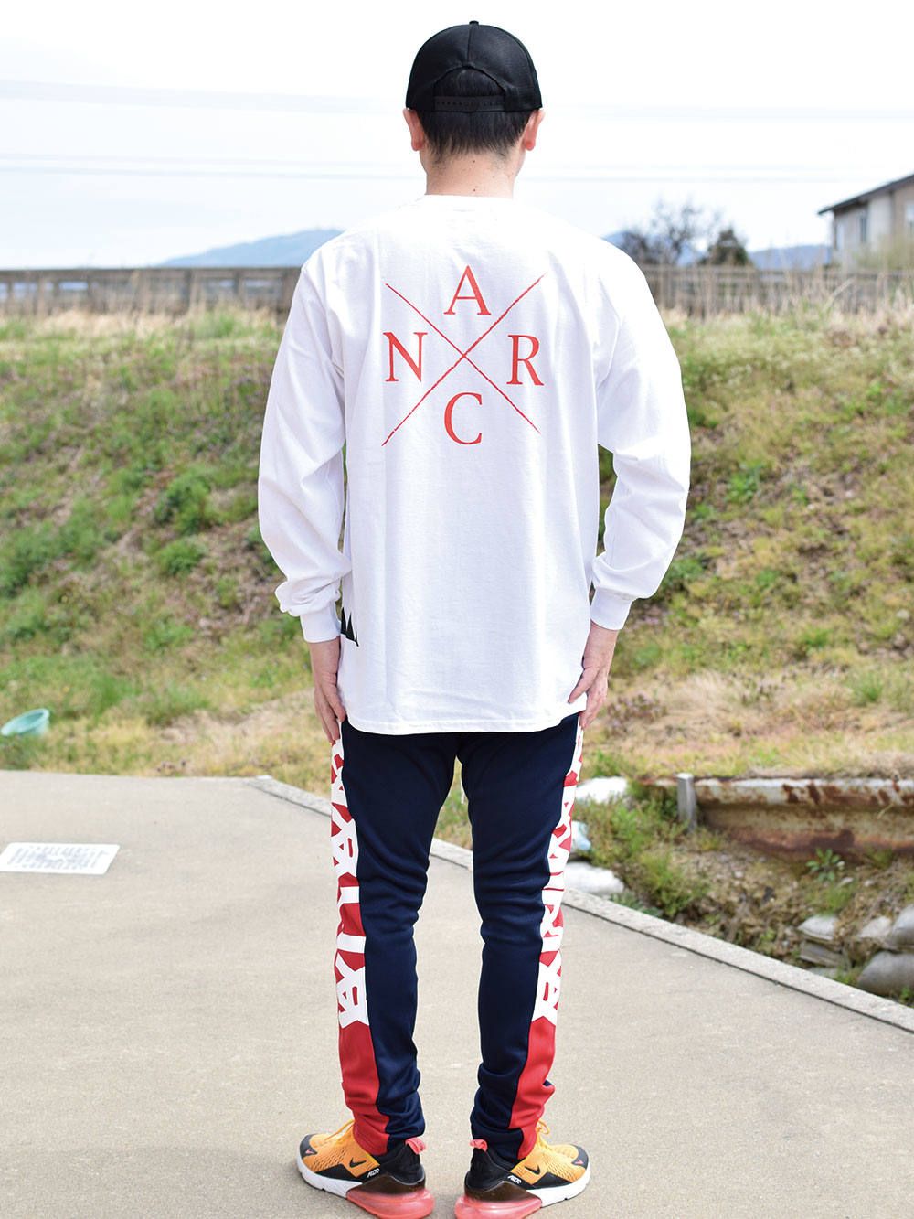 JOGGING PANTS : MISFIT