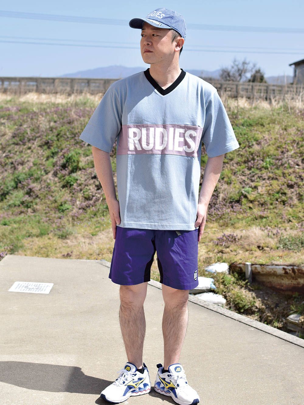 PHAT VNECK CUT-SEW