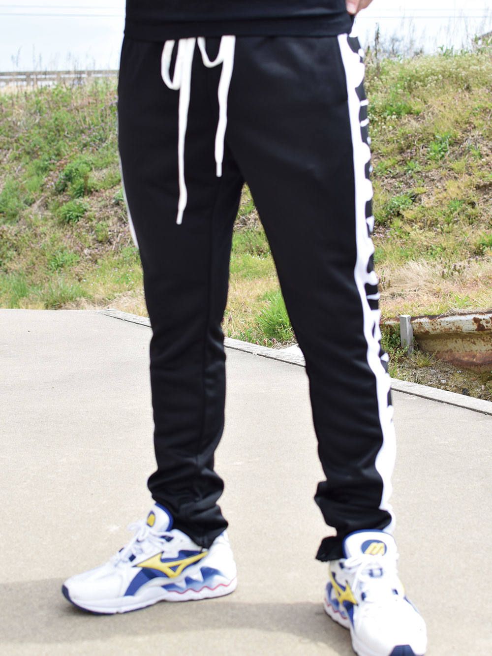 JOGGING PANTS : MISFIT