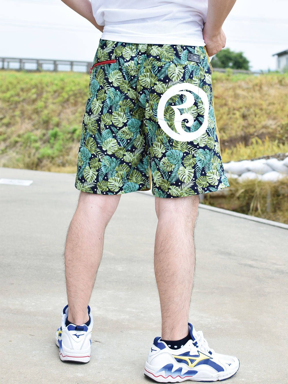 LEAF-SHORTS
