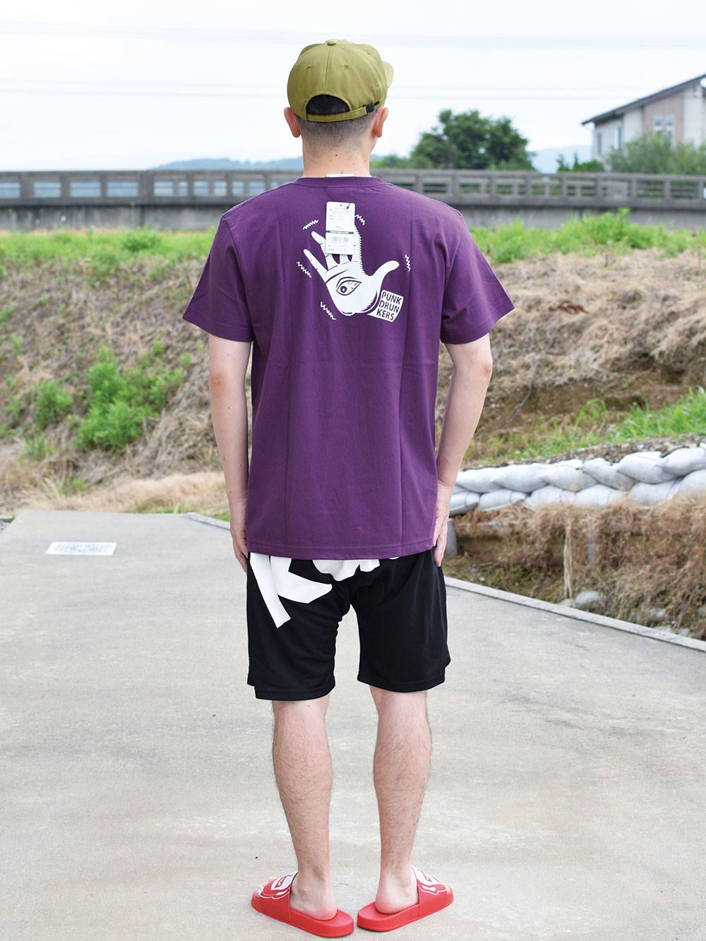 完成間近でぶっ壊したくなる衝動TEE