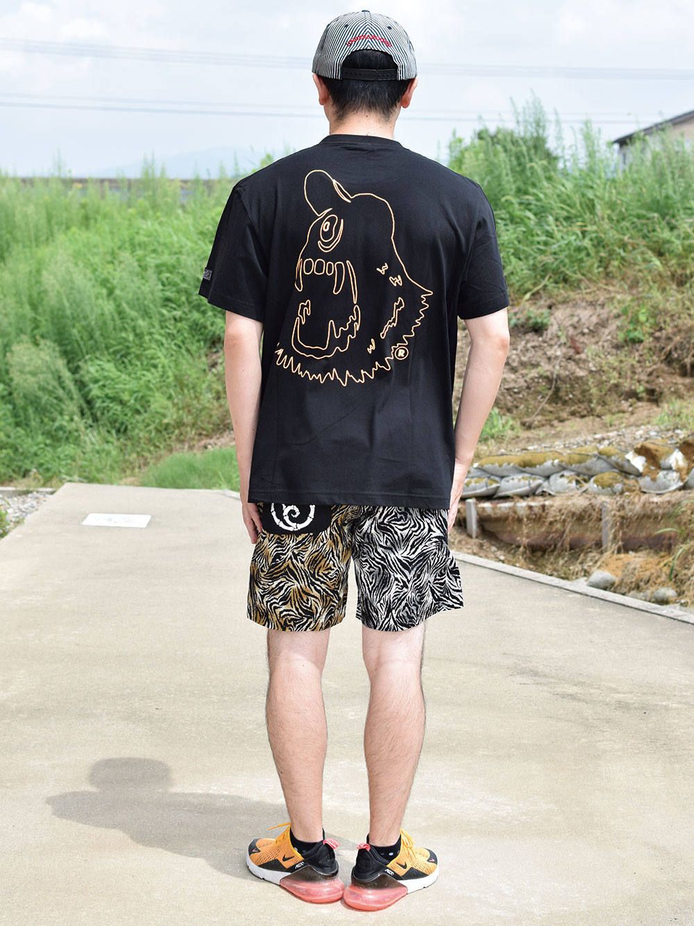 SHOUT-TEE