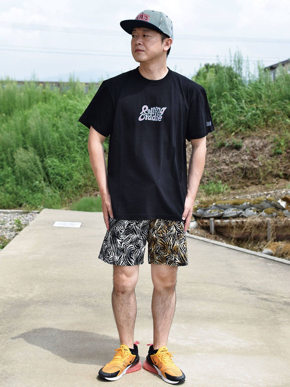 SHOUT-TEE