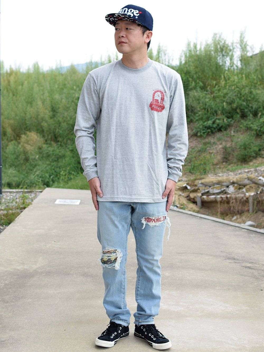 shake snake hand LS tee